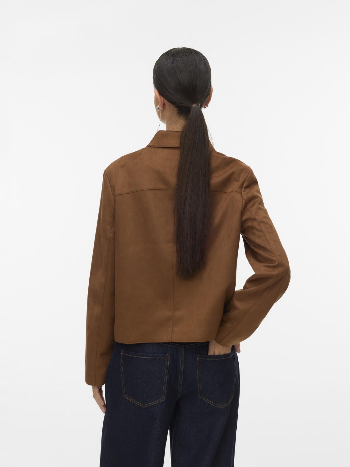model_shot-back